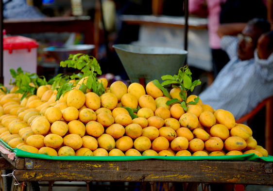 在展出的果子在印度市场